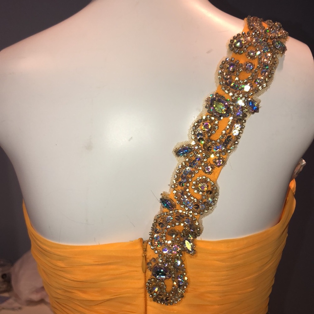 Gown - Picture 4 of 4